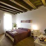 Residenza Cuordiverona 게스트하우스 3*